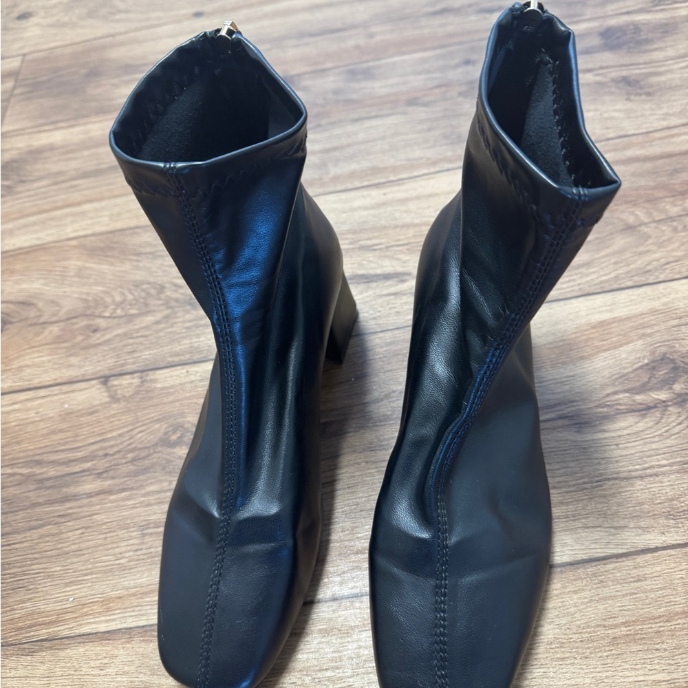 Elegant Black Women's Ankle Boots - Picture 1 of 3
